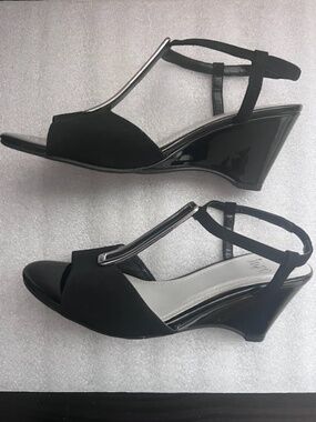 Impo Wedge Vivette Women's Black Slingback Sandals in size 9